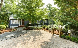 251 Waterview Point Ln, Weems, VA 22576