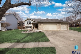 3518 S Matthew Dr, Sioux Falls, SD 57103