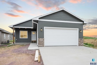 6100 N Seubert Ave, Sioux Falls, SD 57104