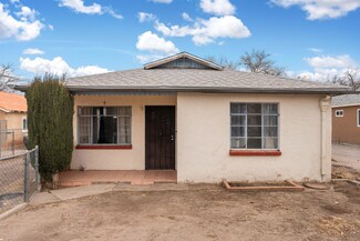 808 Riverside Dr SW, Albuquerque, NM 87105