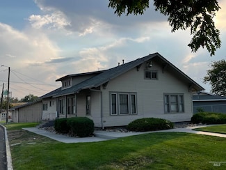 151 NW 8th St, Ontario, OR 97914