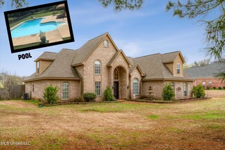 1174 Greers Landing Dr, Hernando, MS 38632