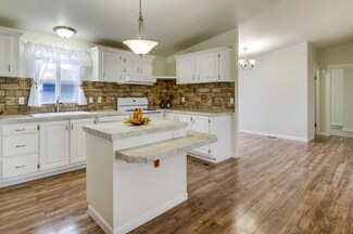 137 SW 23rd St, Redmond, OR 97756