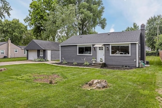 6559 Saline Dr, Waterford, MI 48329