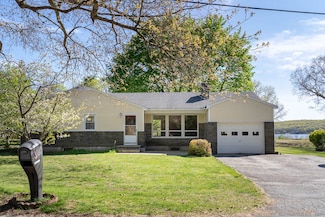 5 Mull Berry Dr, Gales Ferry, CT 06335