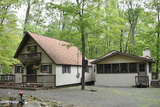 121 Mountain View Dr, Hawley, PA 18428