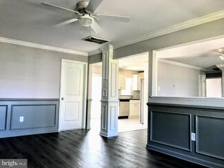 340 Indian Creek Dr, Levittown, PA 19057