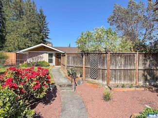 525 W 16th St, Port Angeles, WA 98362