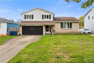 77 E Summerset Ln, Buffalo, NY 14228
