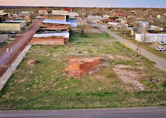 200 S Sixth St, Honey Grove, TX 75446