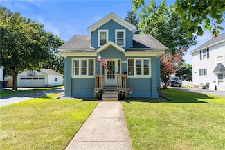 612 Davis Dr, Newark, NY 14513