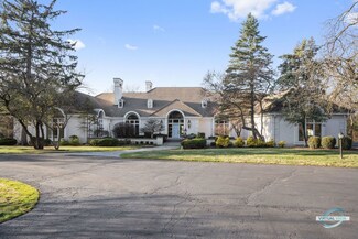 30 Breakenridge Farm, Oak Brook, IL 60523