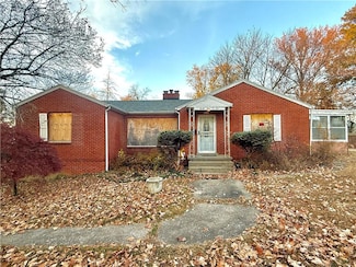 3405 Gene Field Rd, Saint Joseph, MO 64506