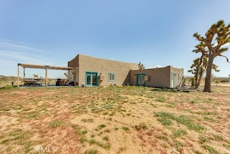 58725 Botkin Rd, Landers, CA 92285