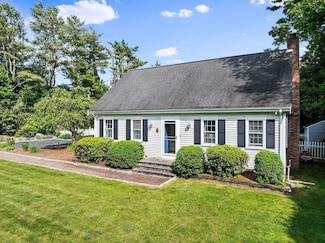 16 Raymond St, South Dartmouth, MA 02748