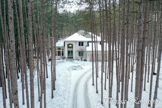 3585 Bluewater Pines Dr NE, Grand Rapids, MI 49525
