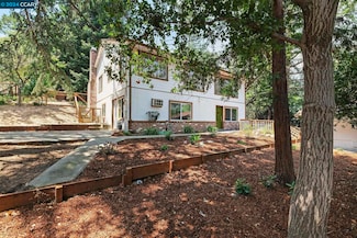 1067 Ridge Park Dr, Concord, CA 94518