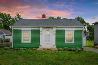1302 Maplewood Dr NE, Cedar Rapids, IA 52402