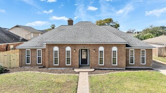 3 Colony Park Cir, Galveston, TX 77551