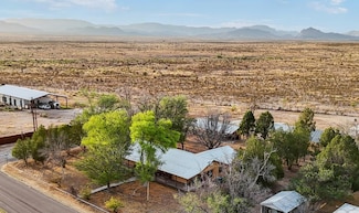 203 N 8th St, Marathon, TX 79842