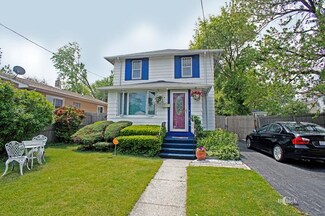 944 Pine St, Waukegan, IL 60085