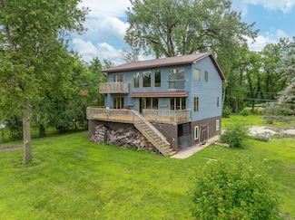 1726 Cottage Row Rd, Cedar Falls, IA 50613