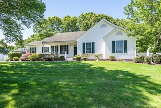67 Fairway Dr, Wading River, NY 11792