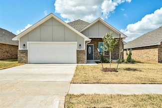 1233 E Stetson Ln, Mustang, OK 73064