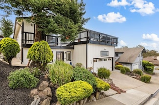702 El Granada Blvd, Half Moon Bay, CA 94019