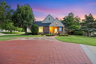 1125 Park Manor St, Nichols Hills, OK 73116