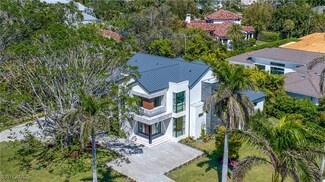1800 Crayton Rd, Naples, FL 34102