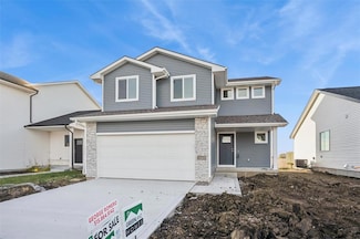 3731 NE 6th St, Bondurant, IA 50035