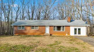 528 Jasper Wood Rd, Hurt, VA 24563