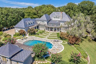 5021 Hill Place Dr, Nashville, TN 37205