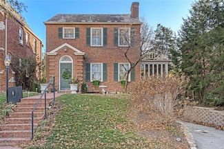 7482 University Dr, Saint Louis, MO 63130