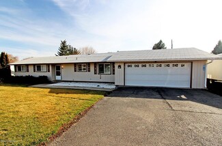 1105 Canal Ave, Tieton, WA 98947