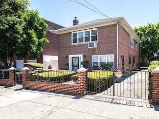 22-61 47th St, Astoria, NY 11105