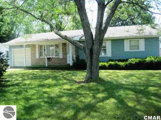 301 W Chestnut St, Breckenridge, MI 48615