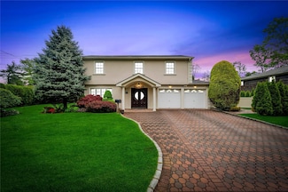 90 Sugar Maple Dr, Roslyn, NY 11576