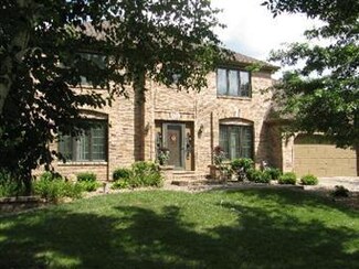 332 Prairie Knoll Dr, Naperville, IL 60565