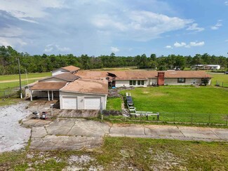 46 Veterans Ln, Freeport, FL 32439