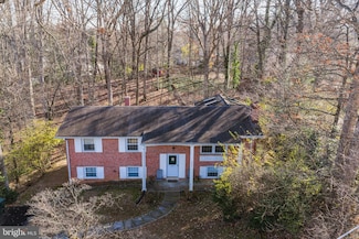 9921 Woodrow St, Vienna, VA 22181