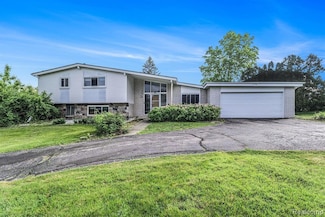 5590 Pembury, West Bloomfield, MI 48322