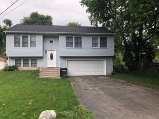 310 Richard Ct, Island Lake, IL 60042