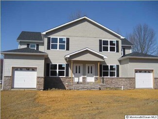 11 Burke St, Manalapan, NJ 07726