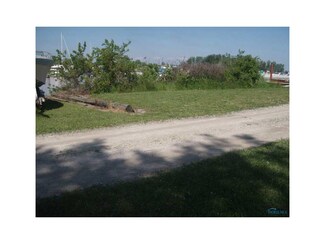 909 Coolie Rd, Curtice, OH 43412