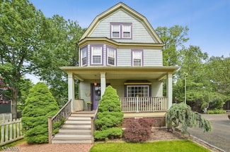 46 N Hillside Ave, Chatham, NJ 07928