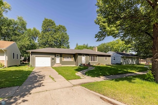 1407 13th St S, Moorhead, MN 56560