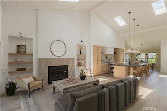 459 E 18th St, Costa Mesa, CA 92627
