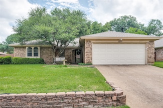 1001 Woodhaven Ct, Euless, TX 76039